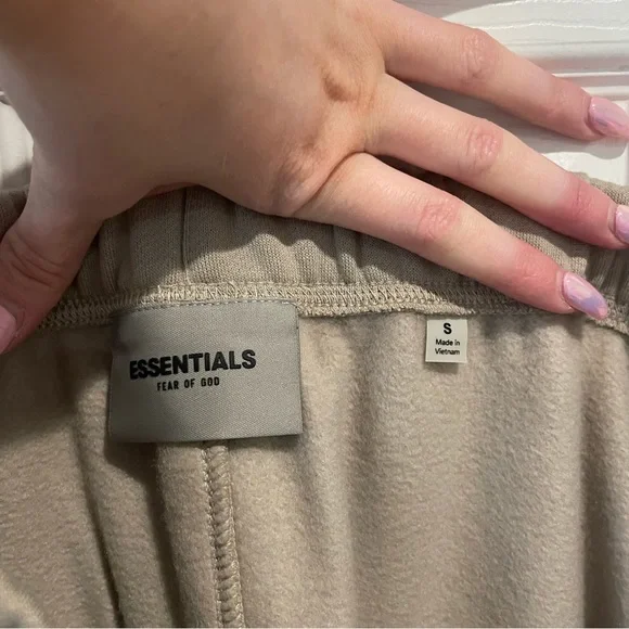 NWT men’s essentials sweats - Picture 6 of 6